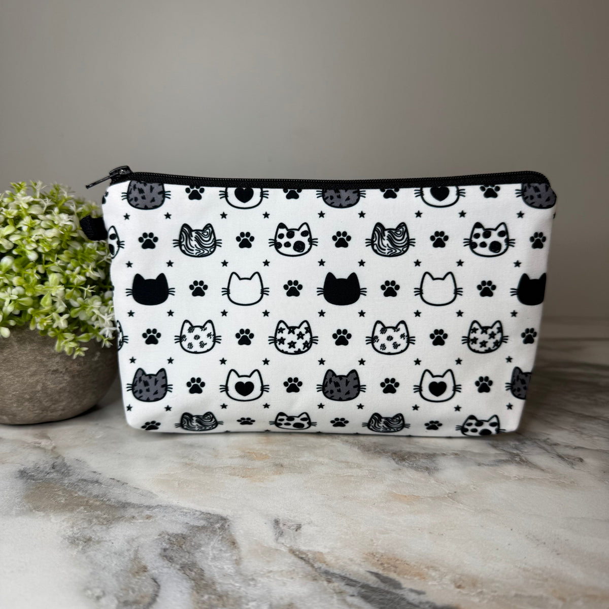 Pouch - Cat, Black & White Heads