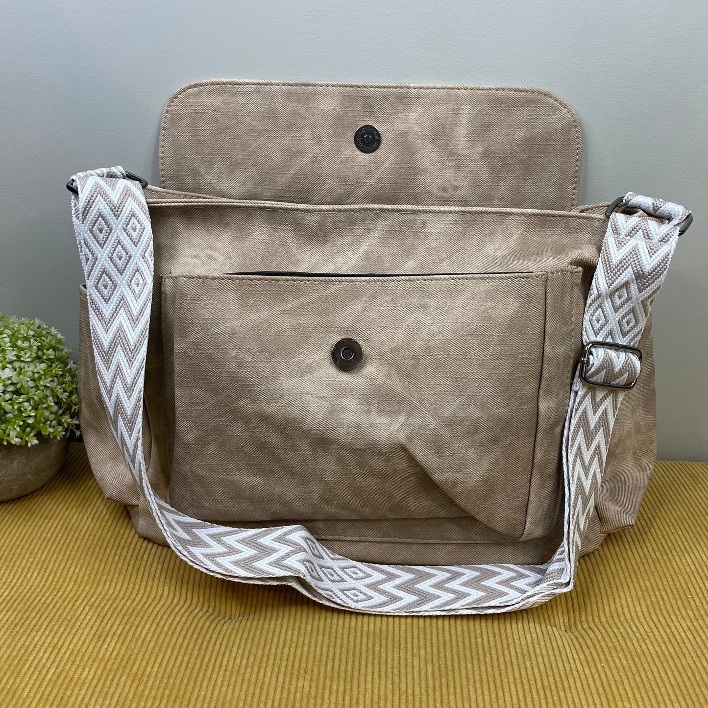 Elizabeth Flap Messenger Bag