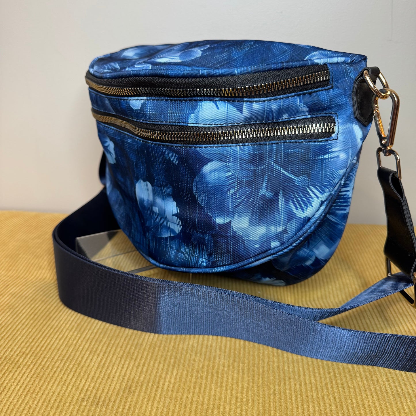 The Roni Nylon Crossbody - Blue Denim Floral